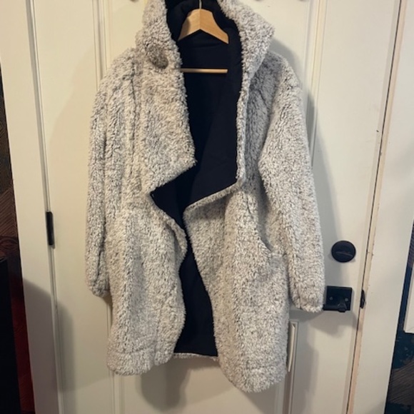 LULULEMON WARM RESTORE SHERPA WRAP. BNWT - Picture 2 of 4